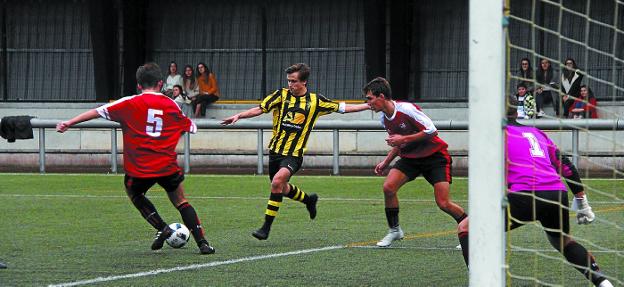 Beitia marco el gol de la victoria de los juveniles.
