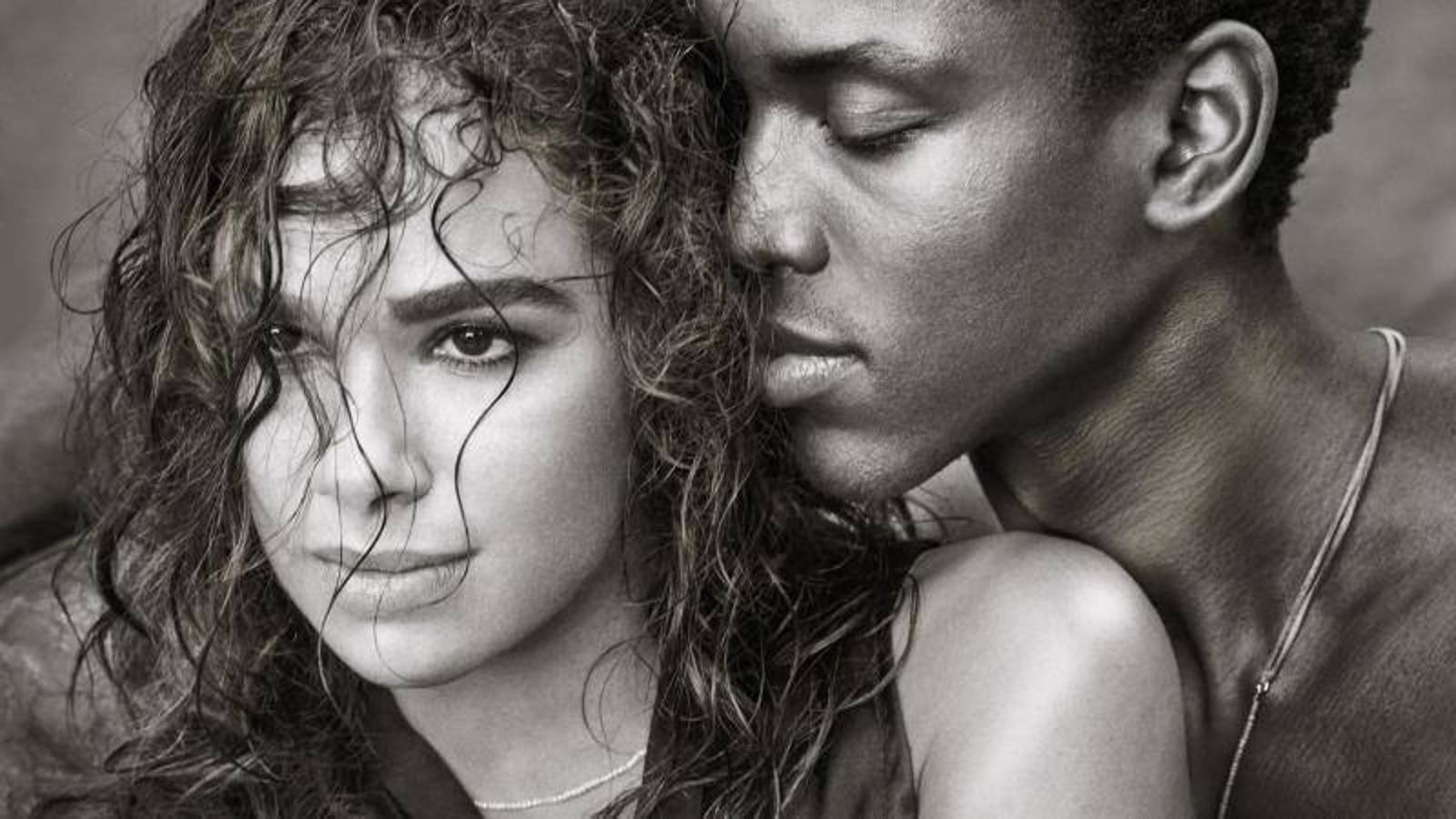 La marca de neumáticos Pirelli ha presentado en Milán 'Dreaming', el calendario de 2019, con imágenes del fotógrafo escocés Albert Watson. Un trabajo que tiene como protagonistas a cuatro mujeres, la modelo Gigi Hadid, las actrices Julia Garner y Laetitia Casta y la bailarina Misty Copeland. En las escenas también aparecen los bailarines Sergei Polunin y Calvin Royal III y el diseñador de moda norteamericano Alexander Wang.