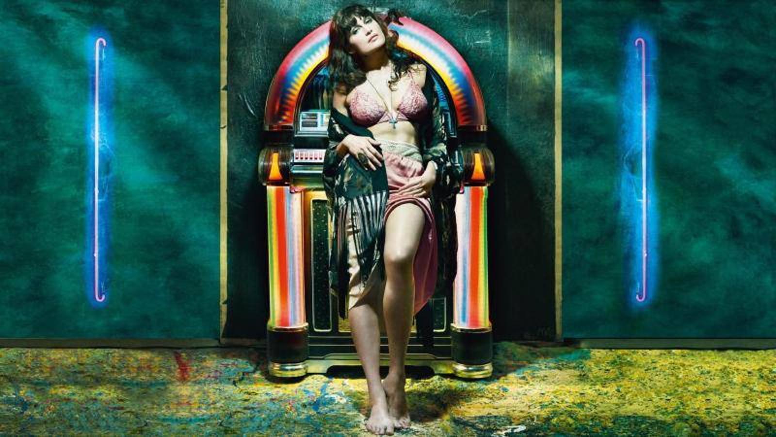 La marca de neumáticos Pirelli ha presentado en Milán 'Dreaming', el calendario de 2019, con imágenes del fotógrafo escocés Albert Watson. Un trabajo que tiene como protagonistas a cuatro mujeres, la modelo Gigi Hadid, las actrices Julia Garner y Laetitia Casta y la bailarina Misty Copeland. En las escenas también aparecen los bailarines Sergei Polunin y Calvin Royal III y el diseñador de moda norteamericano Alexander Wang.