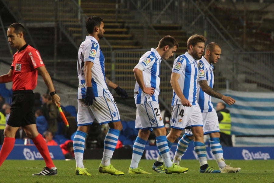 Los txuri-urdin se volcaron contra la portería rival sin ser capaces de materializar las numerosas ocasiones de gol (1-2). 