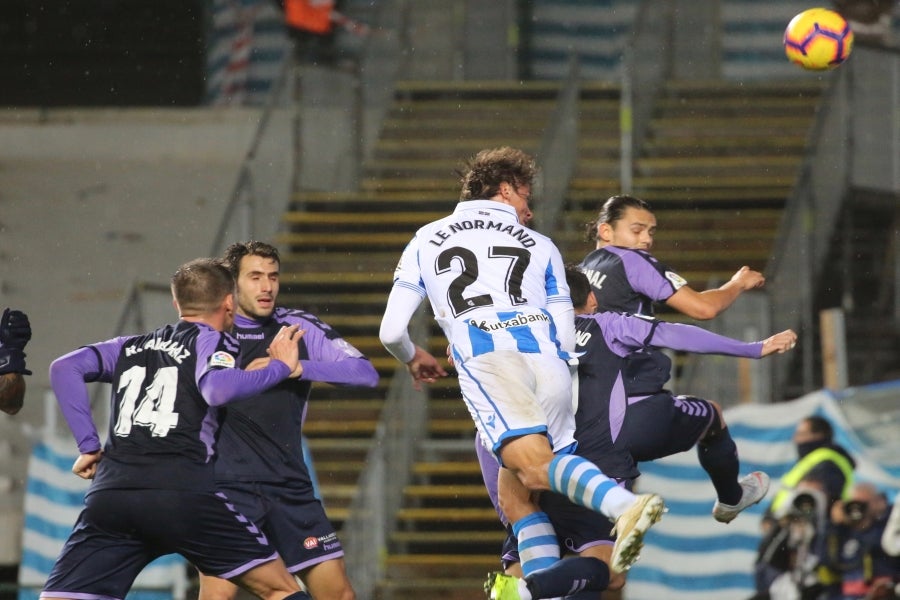 Los txuri-urdin se volcaron contra la portería rival sin ser capaces de materializar las numerosas ocasiones de gol (1-2). 