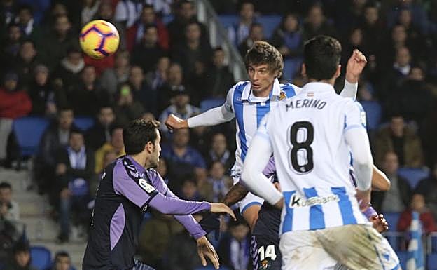 Le Normand remata un saque de esquina