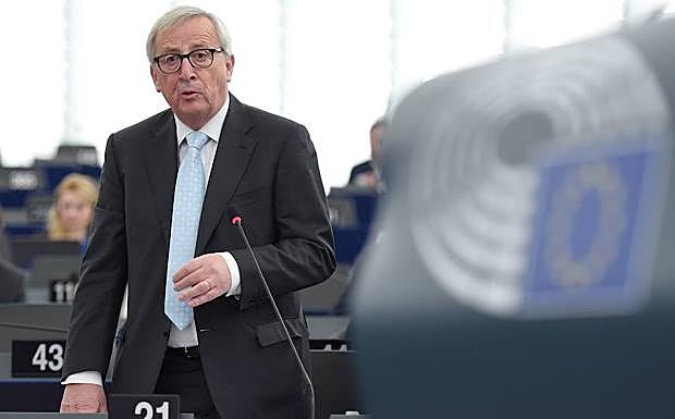 Juncker advierte a May de que «no hay espacio para renegociar el acuerdo del 'Brexit'»
