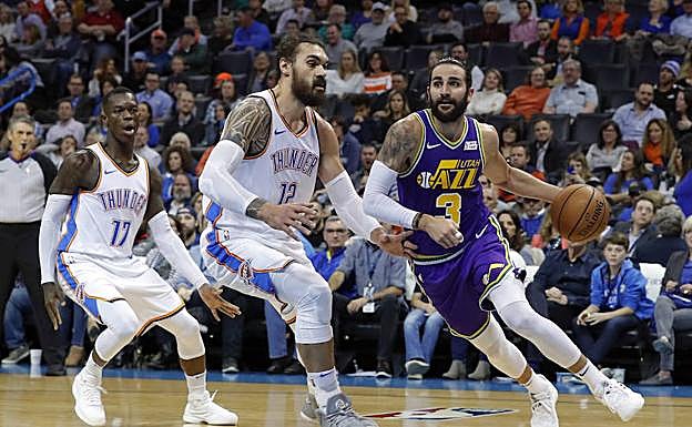 Ricky Rubio controla el balón. 