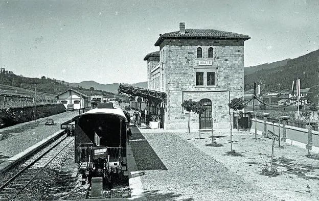 La recién inaugurada estación de Oñati en 1923