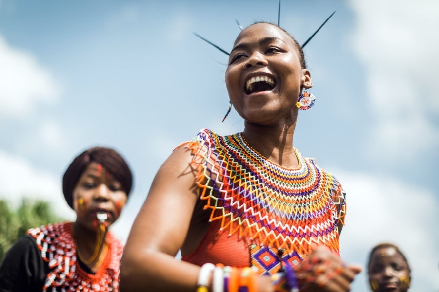 El Festival Cultural de Indoni, en Durban, África, recupera las tradicionales indígenas de las diferentes provincias a fin de reivindicar la unidad y diversidad local del país.