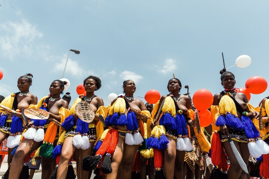 El Festival Cultural de Indoni, en Durban, África, recupera las tradicionales indígenas de las diferentes provincias a fin de reivindicar la unidad y diversidad local del país.