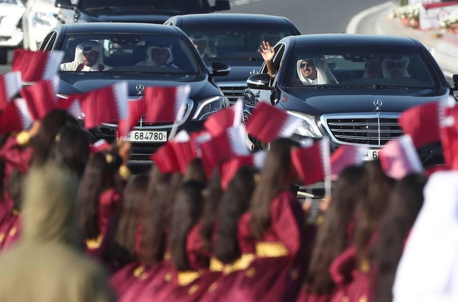Qatar celebra su día nacional el 18 de diciembre con espectaculares desfiles de aviones y militareres. 