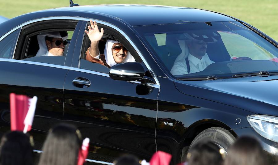 Qatar celebra su día nacional el 18 de diciembre con espectaculares desfiles de aviones y militareres. 