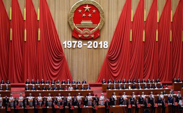 El presidente chino, Xi Jinping, preside el acto de celebración de los 40 años de reformas económicas del país.
