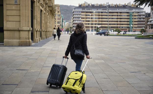 El Ayuntamiento de San Sebastián argumenta que los donostiarras «pagarían menos impuestos» si se aprobara la tasa turística