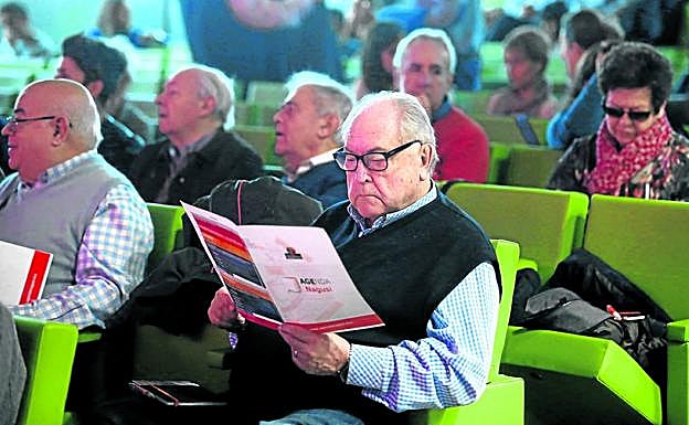 Asistentes a la presentación de Agenda Nagusi ayer. 