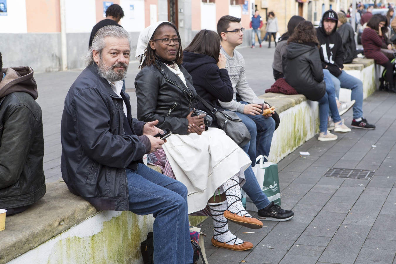 En la Plaza de Urdanibia se ha celebrado la tradicional feria de Santo Tomás con el concurso de Verduras, Animales y Miel y con la actuación de grupos de Dantza y Trikitixas.