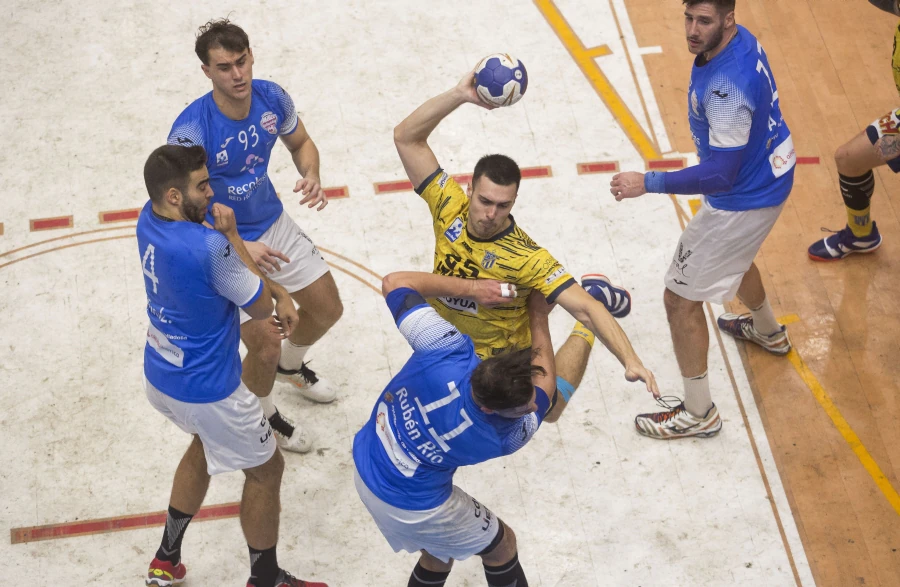 El Bidasoa-Irun ha cerrado el 2018 con una nueva alegría. El equipo entrenado por Jacobo Cuétara sigue intratable y ha conseguido el pase a la siguiente ronda de la Copa del Rey.