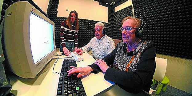 El proyecto del BCBL está compuesto de 32 sesiones divididas en tres fases. Los juegos planteados se realizarán en pantallas táctiles y en grupos pequeños.