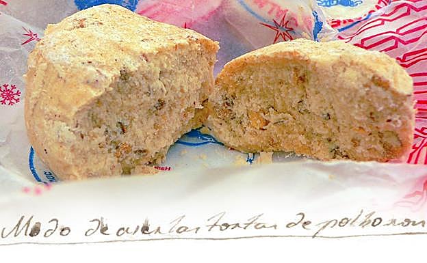 Título de la receta de polvorones (s. XVIII) sobre imagen de Marianne Perdomo (Wikimedia CC-BY 1.0).