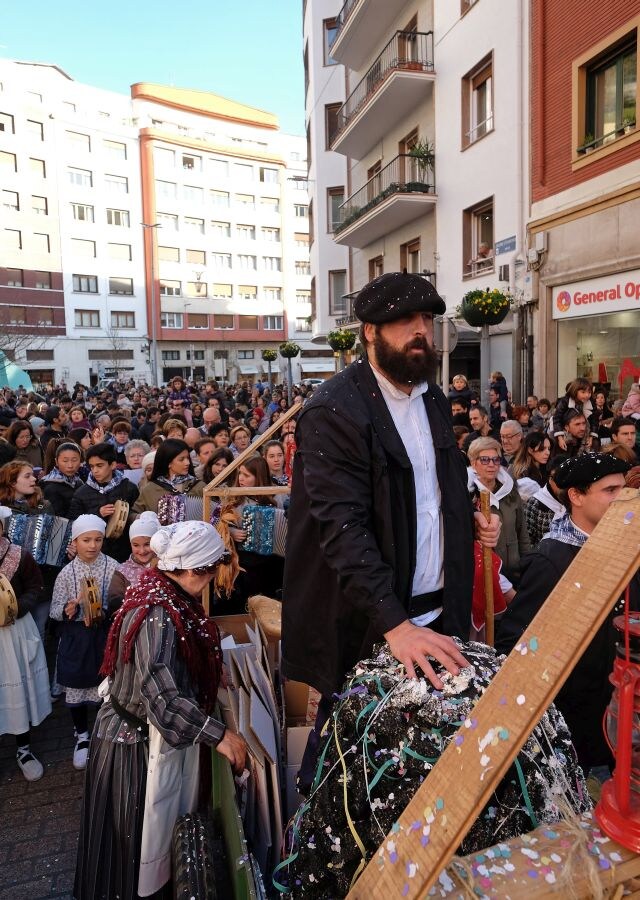 Olentzero ha recorrido las calles de Eibar 