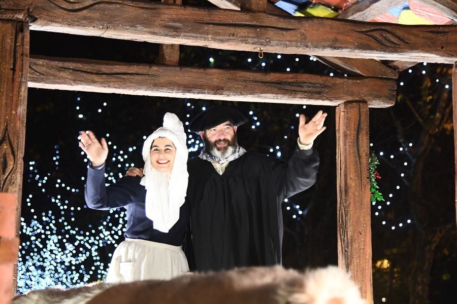 Mari Domingi y Olentzero han recibido las cartas de los más pequeños