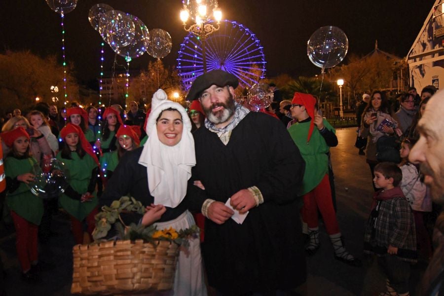 Mari Domingi y Olentzero han recibido las cartas de los más pequeños
