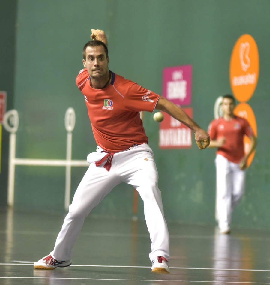 Irribarria y Zabaleta son líderes provisionales del Campeonato de Parejas gracias a su cómoda victoria por 11-22 sumada ante Bengoetxea VI y Ander Imaz este viernes en un Beotibar de Tolosa lleno.