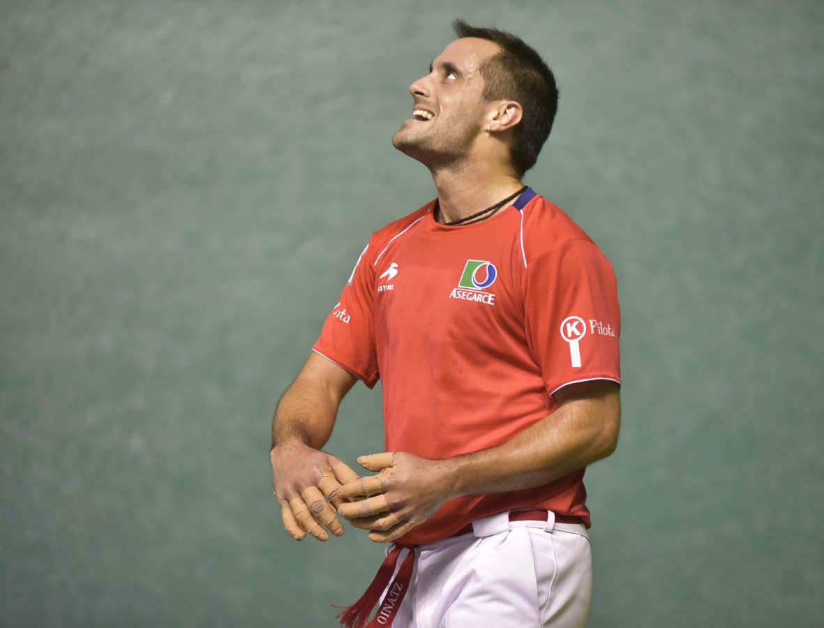 Irribarria y Zabaleta son líderes provisionales del Campeonato de Parejas gracias a su cómoda victoria por 11-22 sumada ante Bengoetxea VI y Ander Imaz este viernes en un Beotibar de Tolosa lleno.