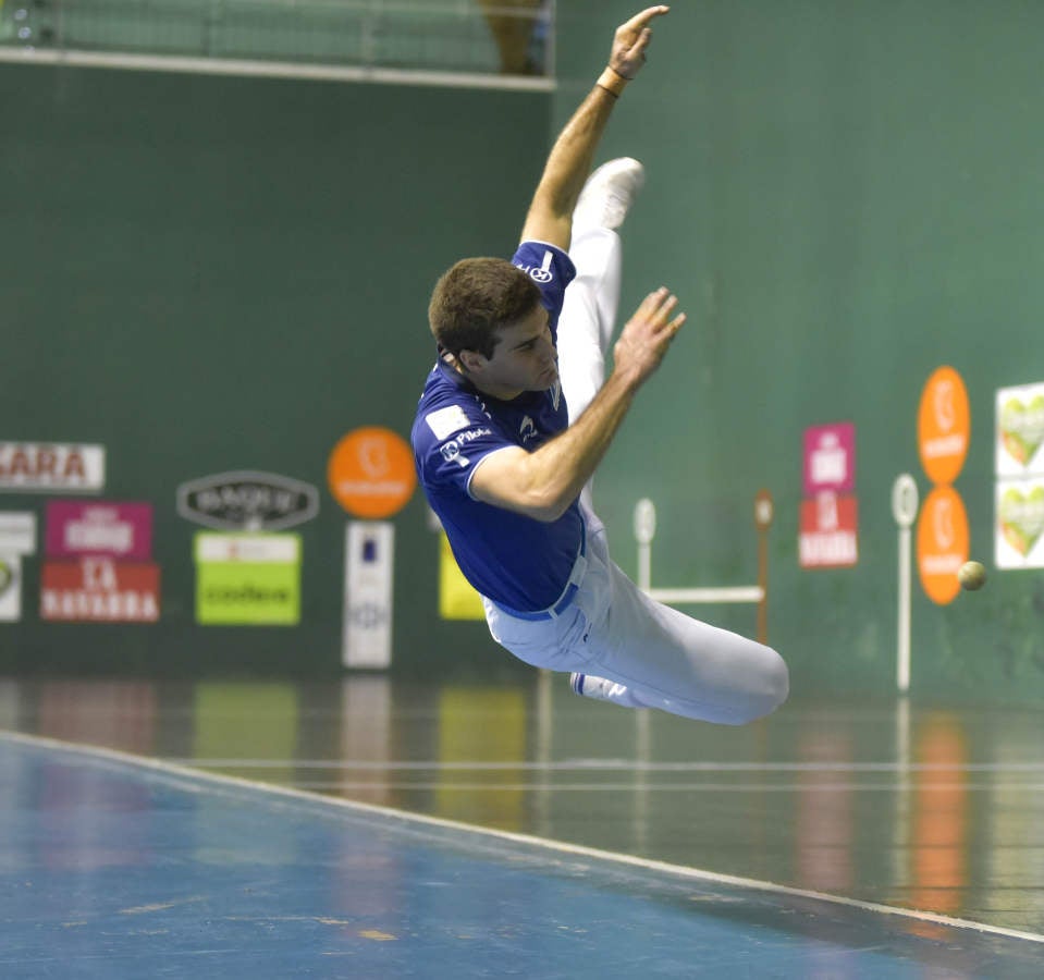 Irribarria y Zabaleta son líderes provisionales del Campeonato de Parejas gracias a su cómoda victoria por 11-22 sumada ante Bengoetxea VI y Ander Imaz este viernes en un Beotibar de Tolosa lleno.