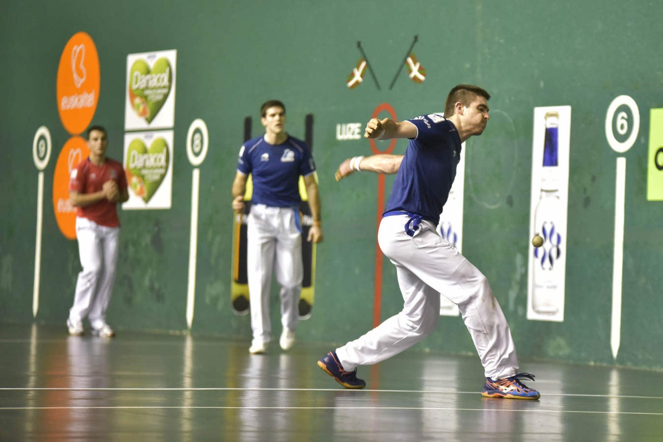 Irribarria y Zabaleta son líderes provisionales del Campeonato de Parejas gracias a su cómoda victoria por 11-22 sumada ante Bengoetxea VI y Ander Imaz este viernes en un Beotibar de Tolosa lleno.