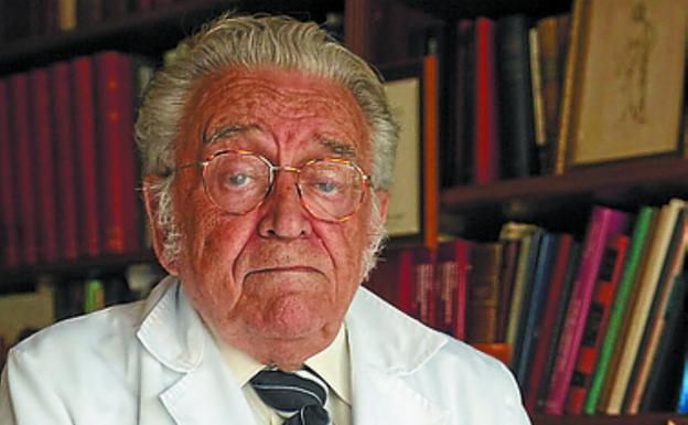 30. JOSE LUIS MUNOA. Donostiarra, oftalmólogo de prestigio, fue director de las Jornadas de Cine Médico, presidente de los rotarios y activo integrante de la sociedad Bascongada. 