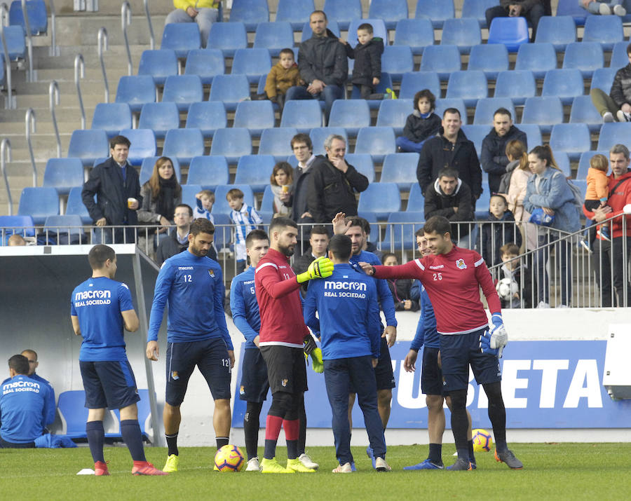 La Real Sociedad tiene hoy una doble sesión de entrenamiento a las ordenes de Imanol Alguacil en el que lo más destacado del primer entrenamiento ha sido la mala noticia de la lesión de Moya en la sesión matinal. A las 17:00 realizaran la segunda sesión.