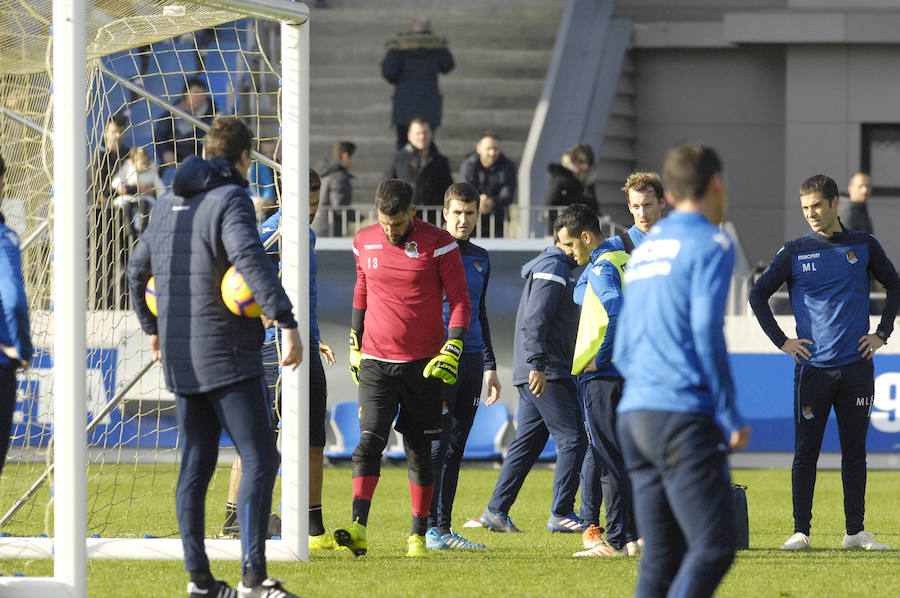 La Real Sociedad tiene hoy una doble sesión de entrenamiento a las ordenes de Imanol Alguacil en el que lo más destacado del primer entrenamiento ha sido la mala noticia de la lesión de Moya en la sesión matinal. A las 17:00 realizaran la segunda sesión.