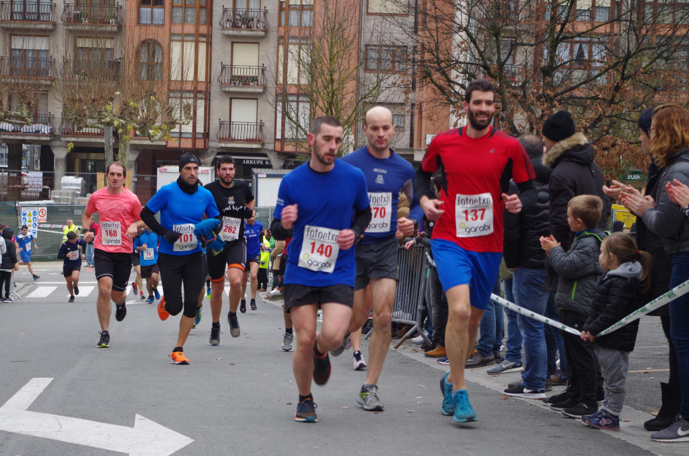 La alavesa Elena Loyo y el marroquí Mustapha El Aziz ganan la San Silvestre de Beasain