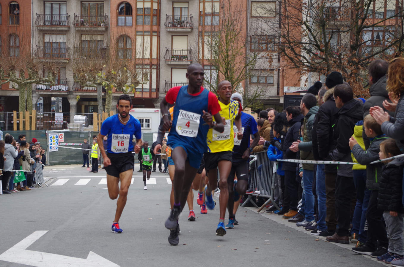 La alavesa Elena Loyo y el marroquí Mustapha El Aziz ganan la San Silvestre de Beasain