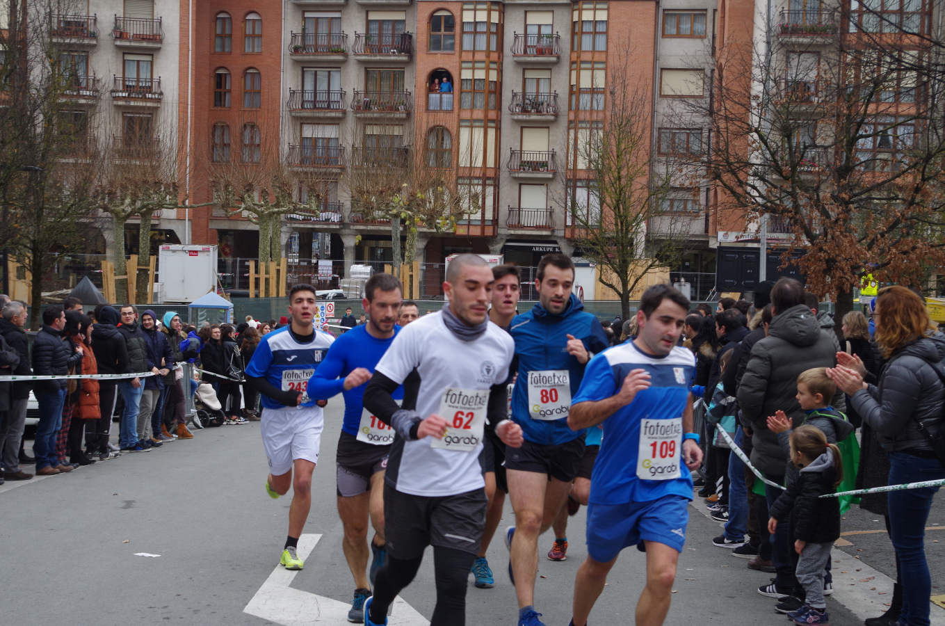 La alavesa Elena Loyo y el marroquí Mustapha El Aziz ganan la San Silvestre de Beasain