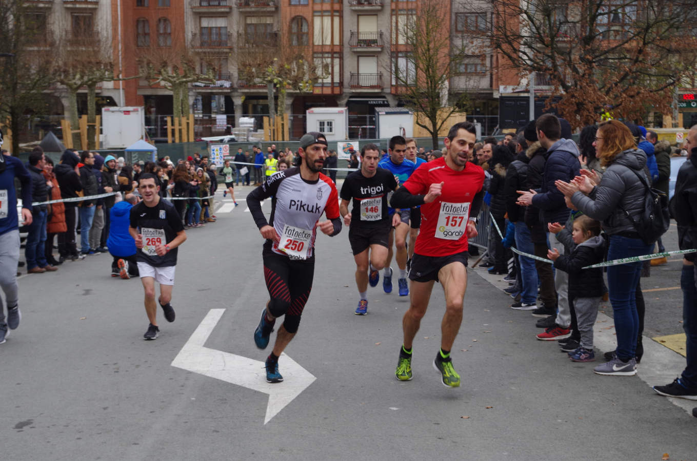 La alavesa Elena Loyo y el marroquí Mustapha El Aziz ganan la San Silvestre de Beasain