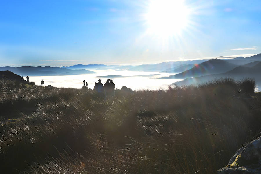 Los mendizales guipuzcoanos no dudaron en madrugar para estrenar el nuevo año visitando las cimas de nuestros montes