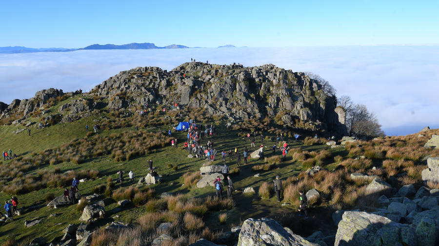 Los mendizales guipuzcoanos no dudaron en madrugar para estrenar el nuevo año visitando las cimas de nuestros montes