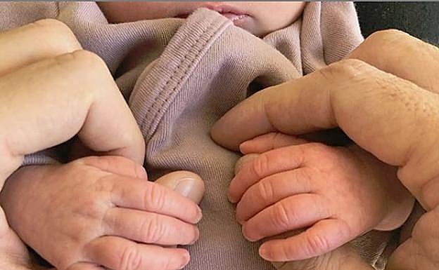 Ricky Martin y Jwan Yosef, padres de una niña