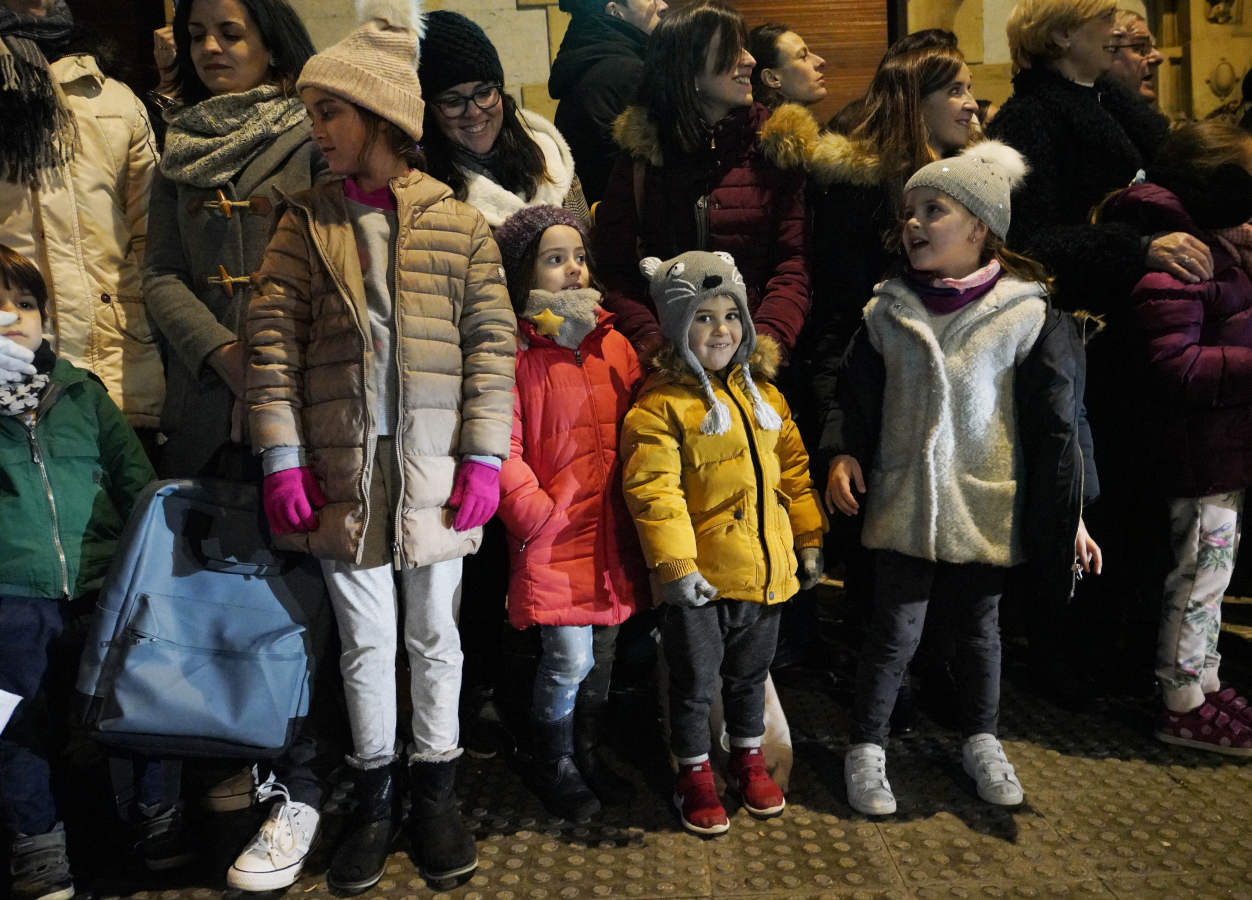 Melchor, Gaspar y Baltasar han recorrido las calles de San Sebastián y han recogido las peticiones y deseos de los más pequeños