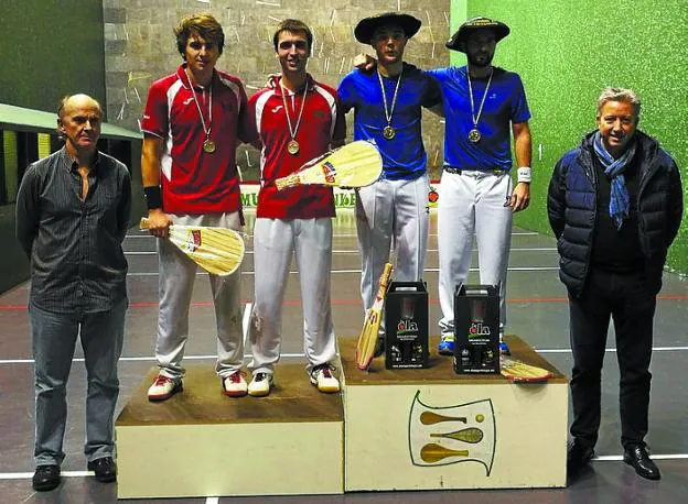 Finalistas del Torneo Txingudi en la Primera categoría.