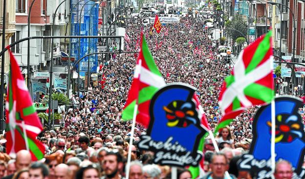 Movilización. Una manifestación en Bilbao por los derechos de los presos de ETA.