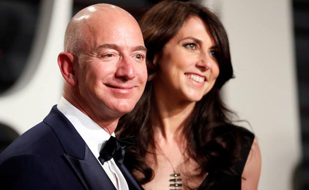 Posado del matrimonio Bezos. 