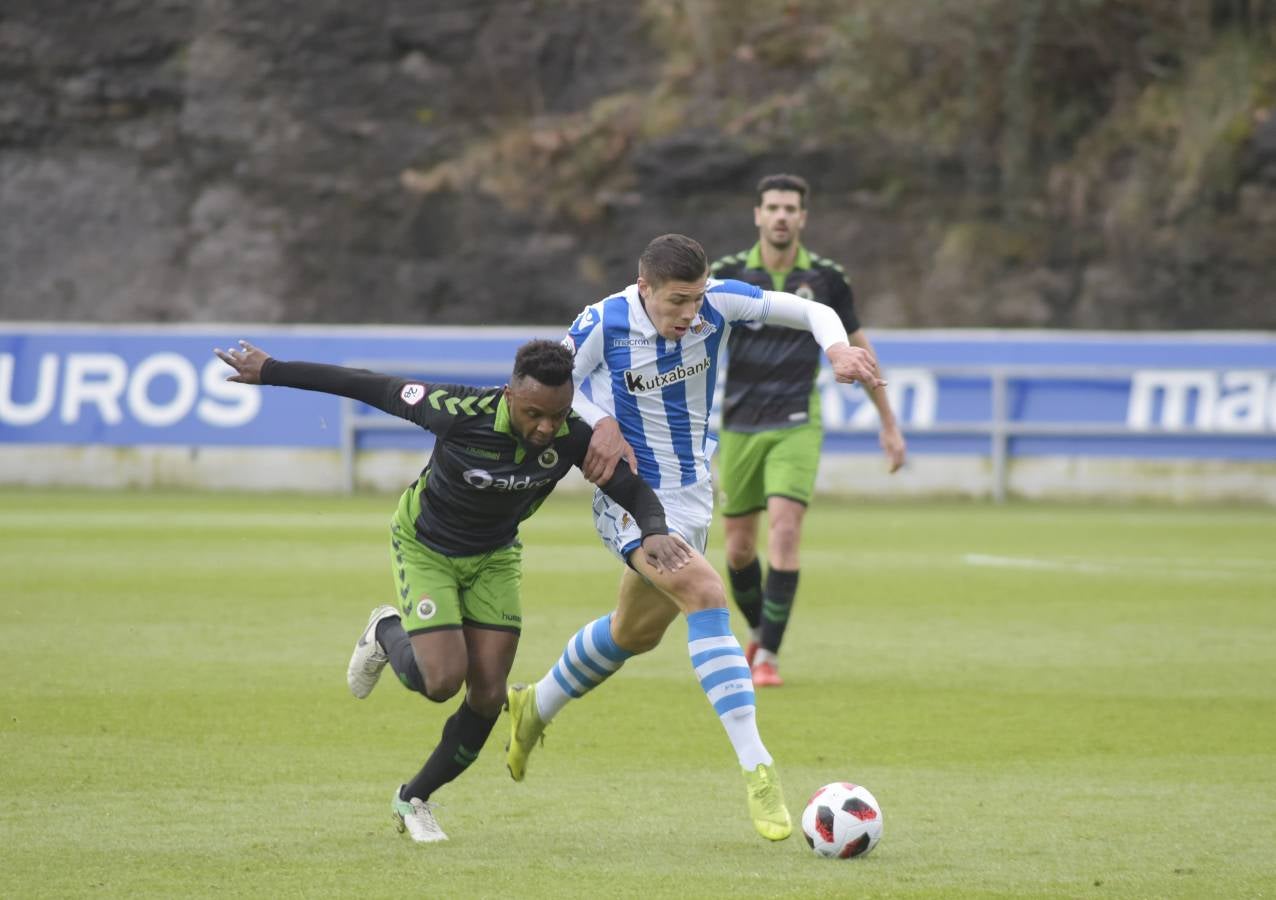 El filial de la Real Sociedad ha caído en Zubieta frente al conjunto cántabro, líder del grupo 2 de Segunda B. 