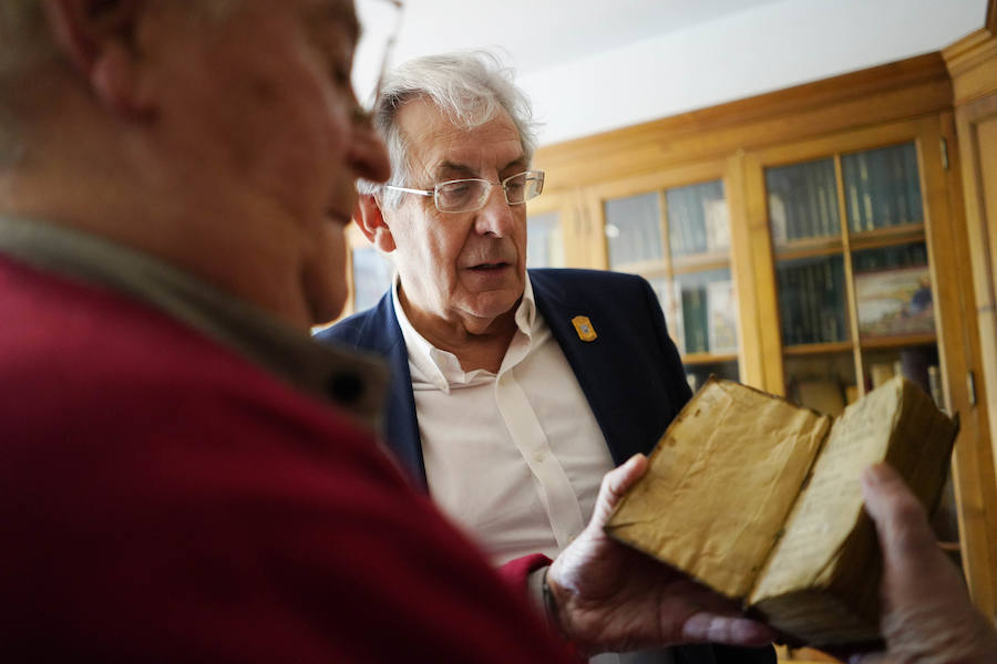 Juan Mari Arzak y Pedro Miguel Etxenike, únicos Medallas de Oro de San Sebastián con vida, charlan sobre la ciudad reunidos por DV 