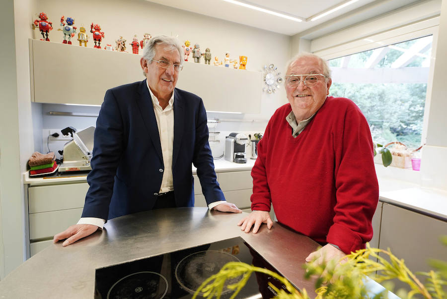 Juan Mari Arzak y Pedro Miguel Etxenike, únicos Medallas de Oro de San Sebastián con vida, charlan sobre la ciudad reunidos por DV 