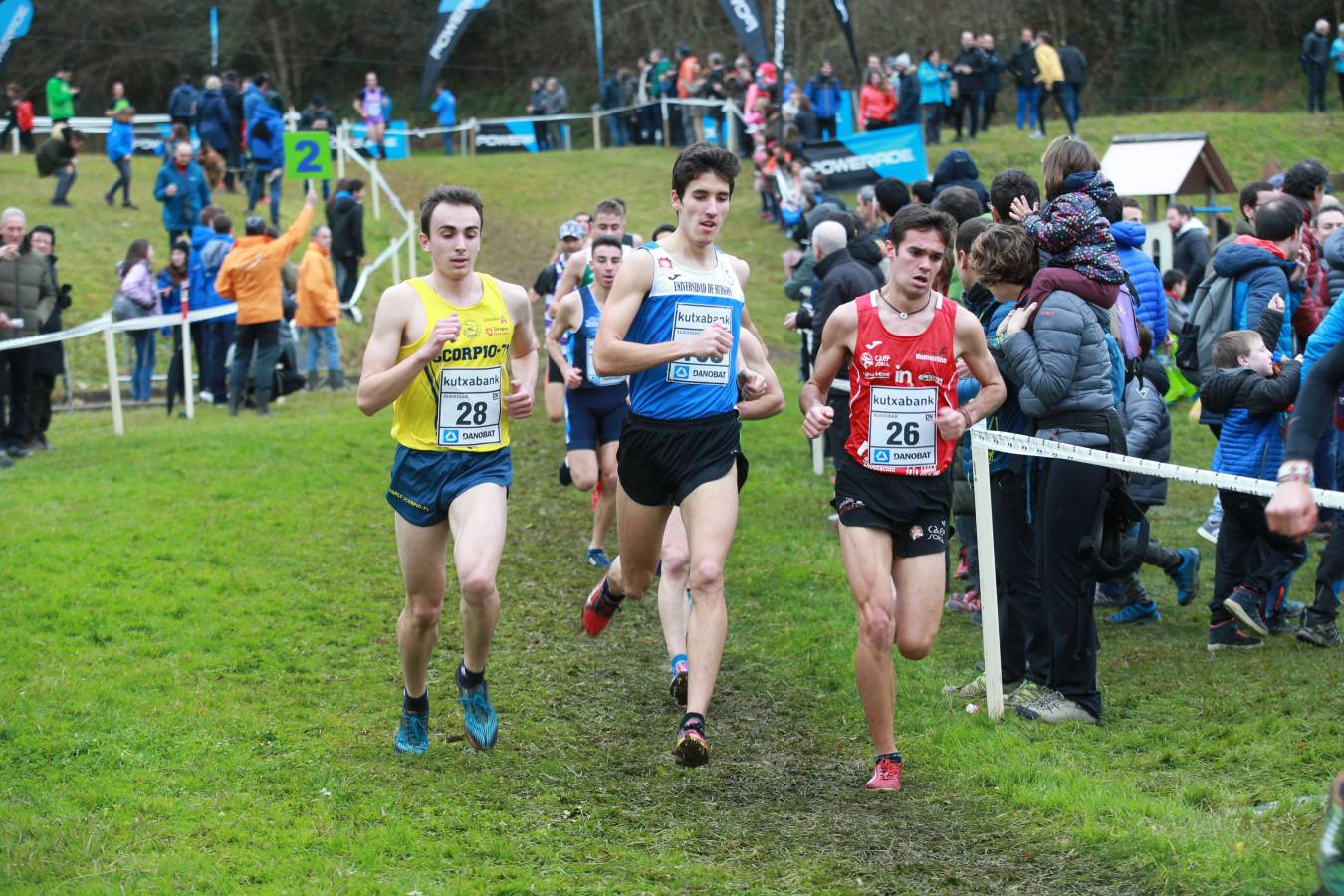 Cerca de mil participantes de diferentes categorías han disfrutado del Cross Juan Muguerza de Elgoibar, una de las mejores pruebas del mundo de campo a través