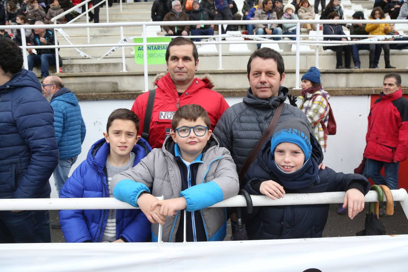 Cientos de aficionados se han acercado a Mintxeta para disfrutar del Cross Juan Muguerza de Elgoibar