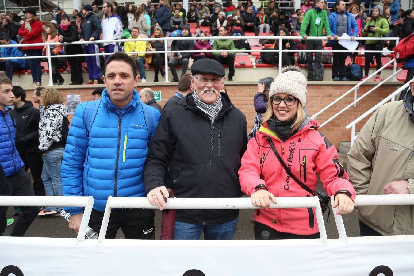 Cientos de aficionados se han acercado a Mintxeta para disfrutar del Cross Juan Muguerza de Elgoibar