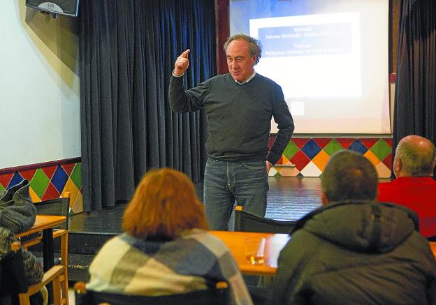 Kabigorri. Ugalde exhibió conocimientos científicos y dotes de gran comunicador. 