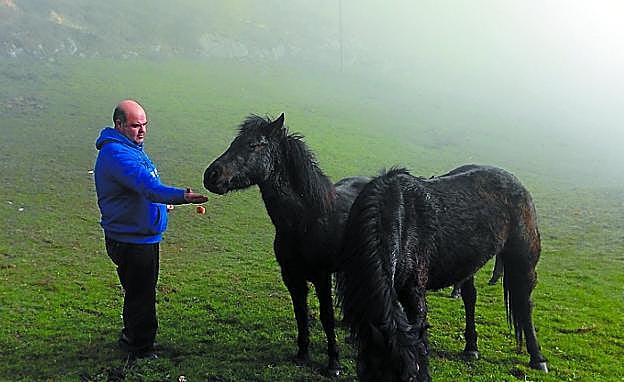 Antonio González, con dos bellos ejemplares. 