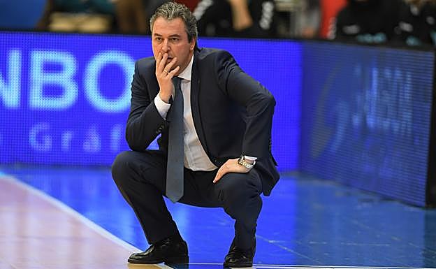 Valdeolmillos, pensativo en Illunbe. 